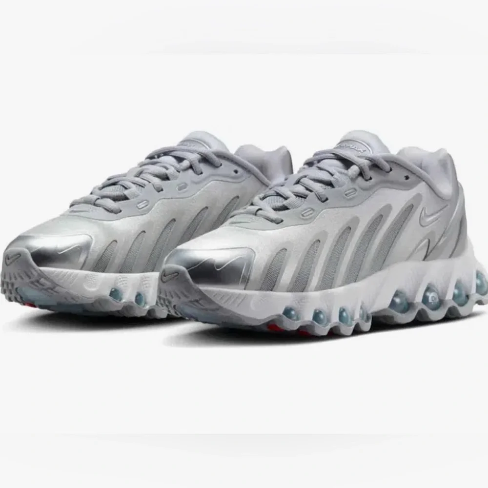 Nike Air Max‎ NWT DN8 Metallic Silver Sneakers